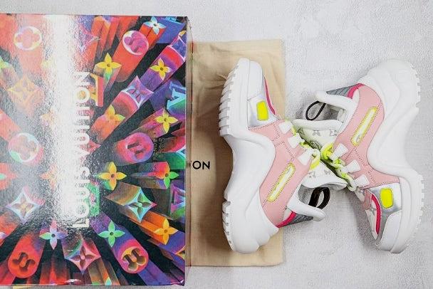 Les sneakers Louis Vuitton Archlight Femme représentent l’équilibre parfait entre l’élégance emblématique et l’innovation stylistique.