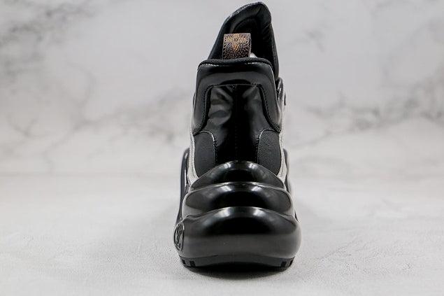 Les sneakers Louis Vuitton Archlight Femme représentent l’équilibre parfait entre l’élégance emblématique et l’innovation stylistique.