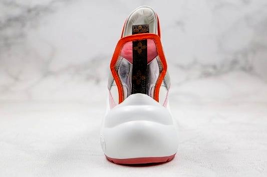 Les sneakers Louis Vuitton Archlight Femme représentent l’équilibre parfait entre l’élégance emblématique et l’innovation stylistique.