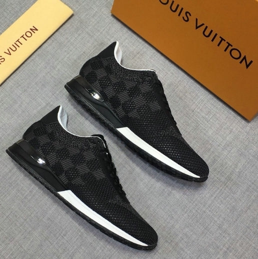 Les sneakers Louis Vuitton Low Femme représentent l’équilibre parfait entre l’élégance emblématique et l’innovation stylistique.