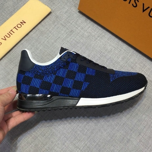 Les sneakers Louis Vuitton Low Femme représentent l’équilibre parfait entre l’élégance emblématique et l’innovation stylistique.