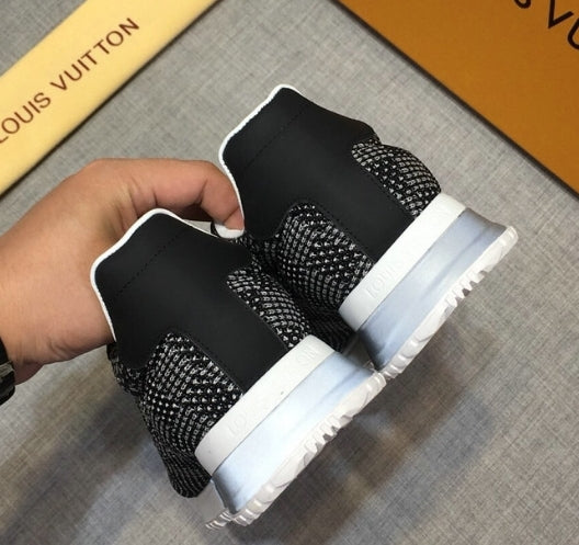 Les sneakers Louis Vuitton Low Femme représentent l’équilibre parfait entre l’élégance emblématique et l’innovation stylistique.