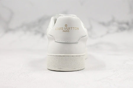 Les sneakers Louis Vuitton Low Femme représentent l’équilibre parfait entre l’élégance emblématique et l’innovation stylistique.