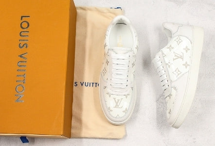 Les sneakers Louis Vuitton Low Femme représentent l’équilibre parfait entre l’élégance emblématique et l’innovation stylistique.