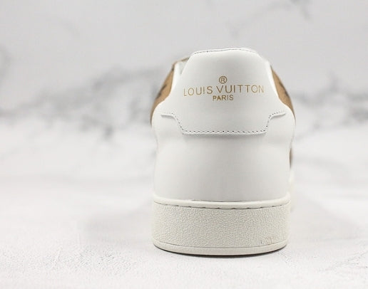 Les sneakers Louis Vuitton Low Femme représentent l’équilibre parfait entre l’élégance emblématique et l’innovation stylistique.