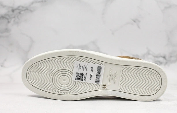 Les sneakers Louis Vuitton Low Femme représentent l’équilibre parfait entre l’élégance emblématique et l’innovation stylistique.