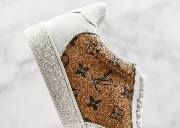 Les sneakers Louis Vuitton Low Femme représentent l’équilibre parfait entre l’élégance emblématique et l’innovation stylistique.
