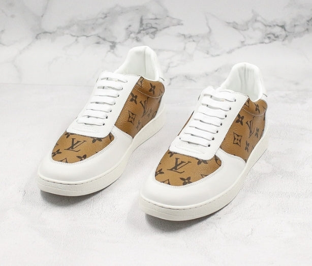 Les sneakers Louis Vuitton Low Femme représentent l’équilibre parfait entre l’élégance emblématique et l’innovation stylistique.