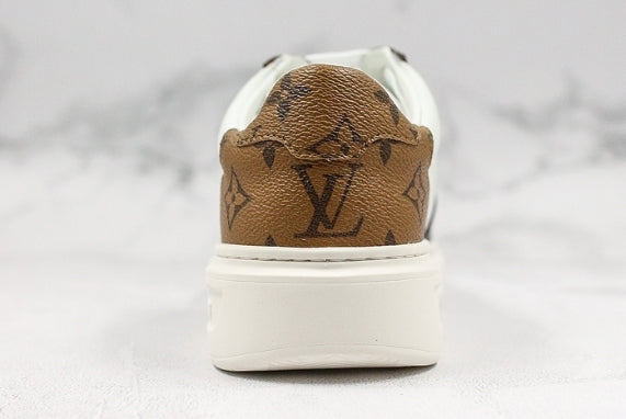 Les sneakers Louis Vuitton Low Femme représentent l’équilibre parfait entre l’élégance emblématique et l’innovation stylistique.