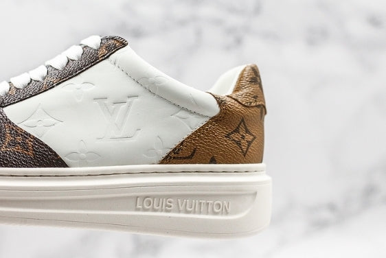 Les sneakers Louis Vuitton Low Femme représentent l’équilibre parfait entre l’élégance emblématique et l’innovation stylistique.
