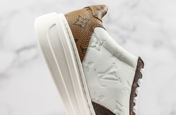 Les sneakers Louis Vuitton Low Femme représentent l’équilibre parfait entre l’élégance emblématique et l’innovation stylistique.