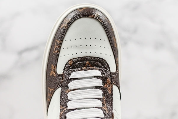 Les sneakers Louis Vuitton Low Femme représentent l’équilibre parfait entre l’élégance emblématique et l’innovation stylistique.