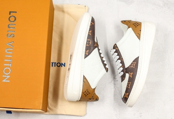 Les sneakers Louis Vuitton Low Femme représentent l’équilibre parfait entre l’élégance emblématique et l’innovation stylistique.