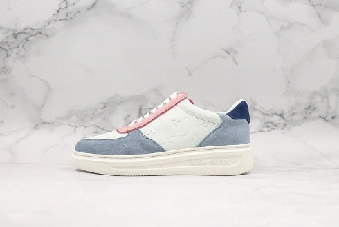 Les sneakers Louis Vuitton Low Femme représentent l’équilibre parfait entre l’élégance emblématique et l’innovation stylistique.