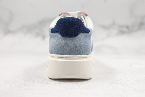 Les sneakers Louis Vuitton Low Femme représentent l’équilibre parfait entre l’élégance emblématique et l’innovation stylistique.