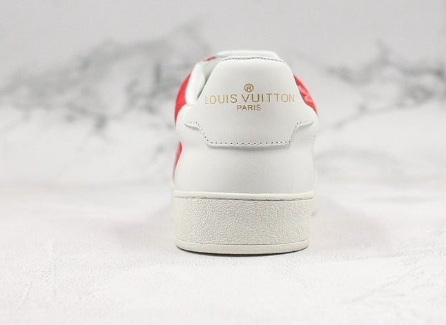 Les sneakers Louis Vuitton Low Femme représentent l’équilibre parfait entre l’élégance emblématique et l’innovation stylistique.