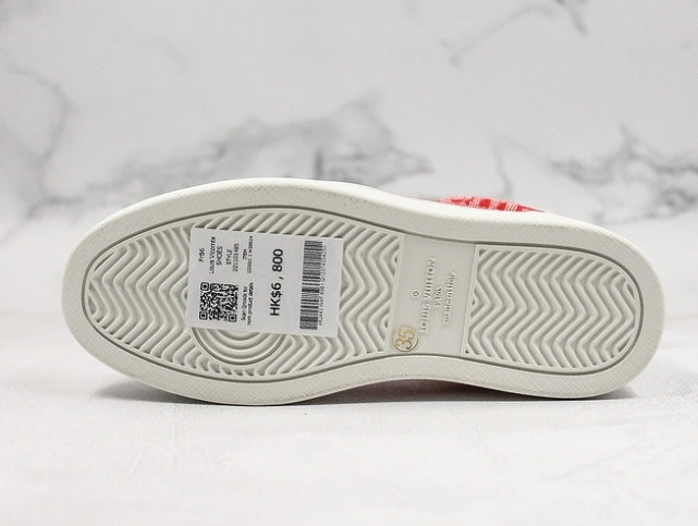 Les sneakers Louis Vuitton Low Femme représentent l’équilibre parfait entre l’élégance emblématique et l’innovation stylistique.