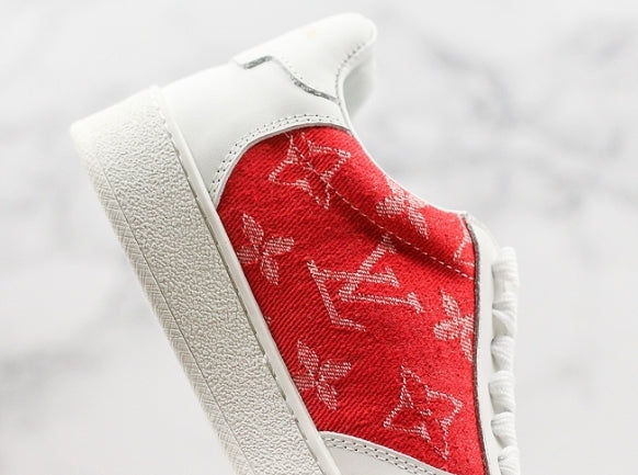 Les sneakers Louis Vuitton Low Femme représentent l’équilibre parfait entre l’élégance emblématique et l’innovation stylistique.