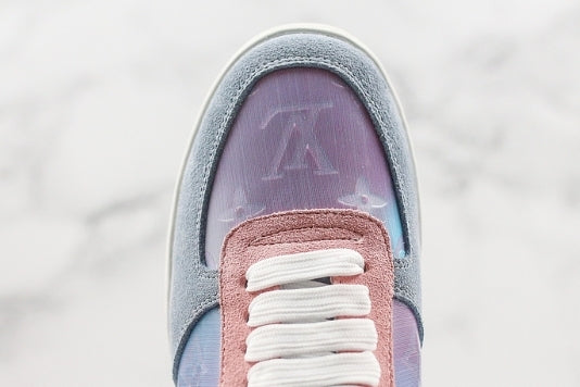 Les sneakers Louis Vuitton Low Femme représentent l’équilibre parfait entre l’élégance emblématique et l’innovation stylistique.