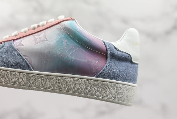 Les sneakers Louis Vuitton Low Femme représentent l’équilibre parfait entre l’élégance emblématique et l’innovation stylistique.