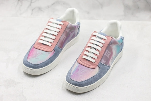 Les sneakers Louis Vuitton Low Femme représentent l’équilibre parfait entre l’élégance emblématique et l’innovation stylistique.