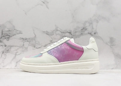 Les sneakers Louis Vuitton Low Femme représentent l’équilibre parfait entre l’élégance emblématique et l’innovation stylistique.