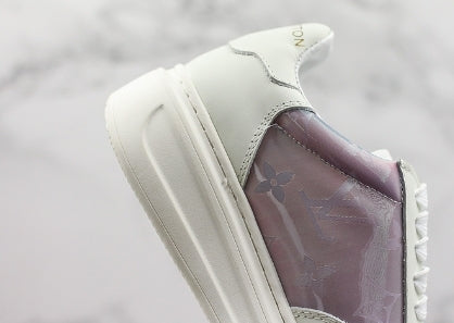 Les sneakers Louis Vuitton Low Femme représentent l’équilibre parfait entre l’élégance emblématique et l’innovation stylistique.