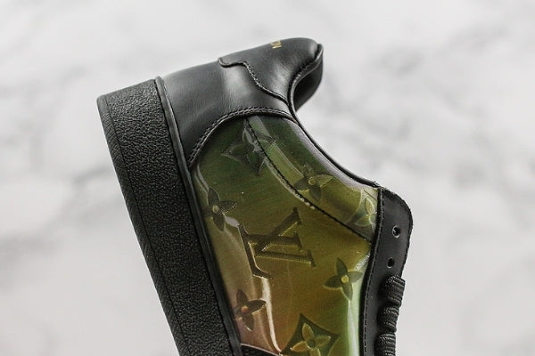Les sneakers Louis Vuitton Low Femme représentent l’équilibre parfait entre l’élégance emblématique et l’innovation stylistique.