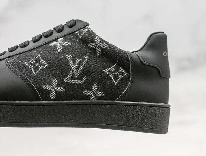 Les sneakers Louis Vuitton Low Femme représentent l’équilibre parfait entre l’élégance emblématique et l’innovation stylistique.