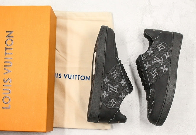 Les sneakers Louis Vuitton Low Femme représentent l’équilibre parfait entre l’élégance emblématique et l’innovation stylistique.