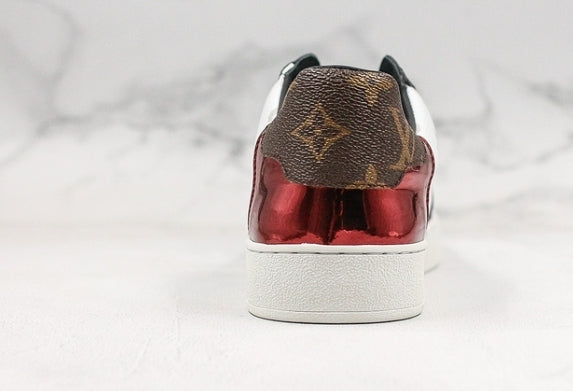 Les sneakers Louis Vuitton Low Femme représentent l’équilibre parfait entre l’élégance emblématique et l’innovation stylistique.