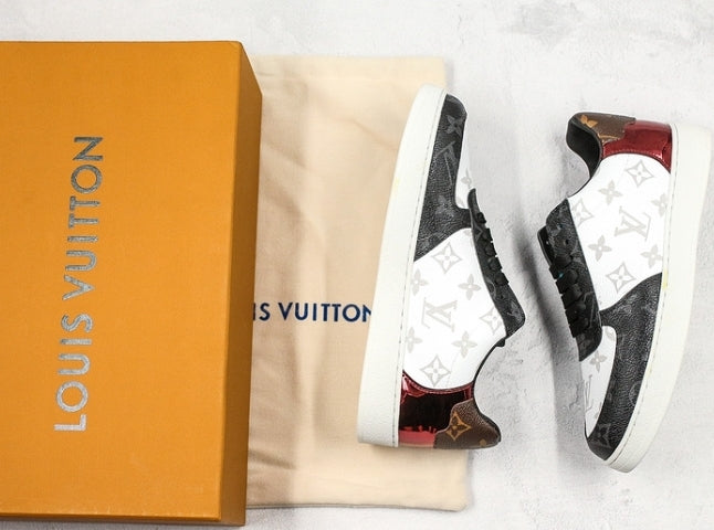 Les sneakers Louis Vuitton Low Femme représentent l’équilibre parfait entre l’élégance emblématique et l’innovation stylistique.