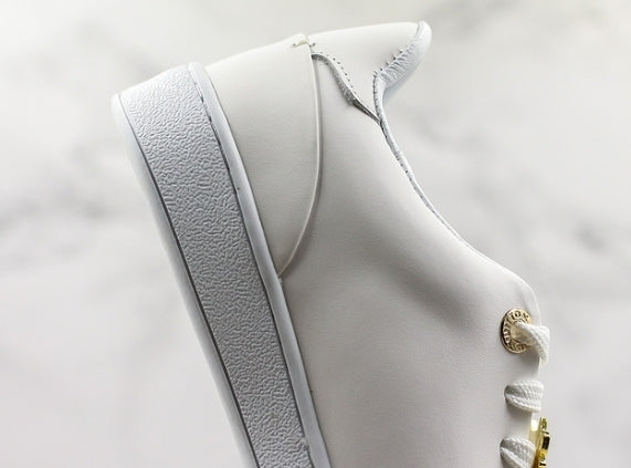 Les sneakers Louis Vuitton Low Femme représentent l’équilibre parfait entre l’élégance emblématique et l’innovation stylistique.
