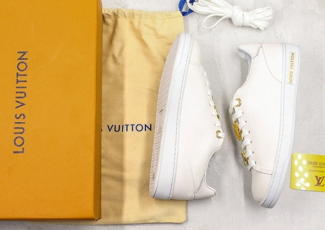 Les sneakers Louis Vuitton Low Femme représentent l’équilibre parfait entre l’élégance emblématique et l’innovation stylistique.