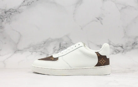 Les sneakers Louis Vuitton Low Femme représentent l’équilibre parfait entre l’élégance emblématique et l’innovation stylistique.