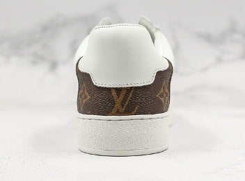 Les sneakers Louis Vuitton Low Femme représentent l’équilibre parfait entre l’élégance emblématique et l’innovation stylistique.