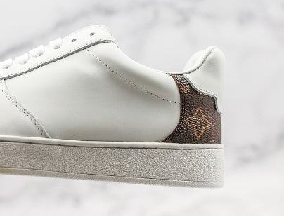 Les sneakers Louis Vuitton Low Femme représentent l’équilibre parfait entre l’élégance emblématique et l’innovation stylistique.