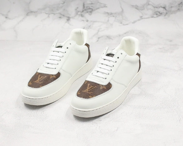 Les sneakers Louis Vuitton Low Femme représentent l’équilibre parfait entre l’élégance emblématique et l’innovation stylistique.