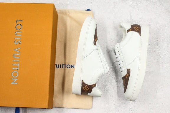 Les sneakers Louis Vuitton Low Femme représentent l’équilibre parfait entre l’élégance emblématique et l’innovation stylistique.