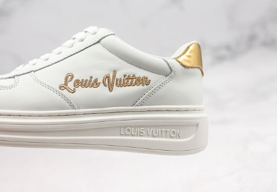 Les sneakers Louis Vuitton Low Femme représentent l’équilibre parfait entre l’élégance emblématique et l’innovation stylistique.