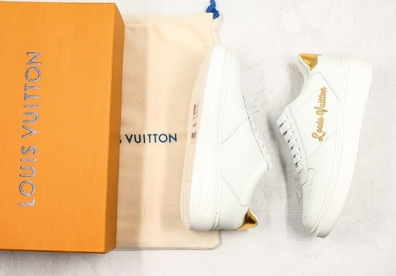 Les sneakers Louis Vuitton Low Femme représentent l’équilibre parfait entre l’élégance emblématique et l’innovation stylistique.