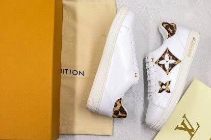 Les sneakers Louis Vuitton Low Femme représentent l’équilibre parfait entre l’élégance emblématique et l’innovation stylistique.