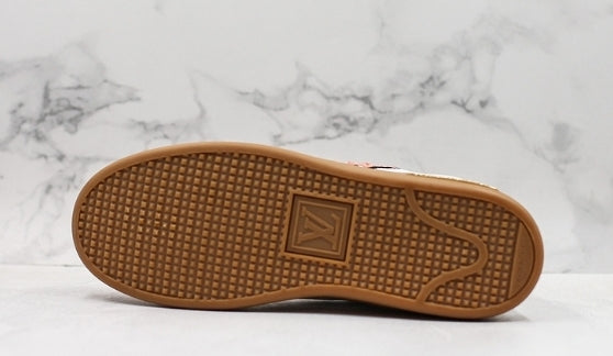 Les sneakers Louis Vuitton Low Femme représentent l’équilibre parfait entre l’élégance emblématique et l’innovation stylistique.