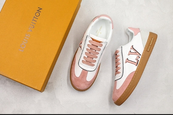 Les sneakers Louis Vuitton Low Femme représentent l’équilibre parfait entre l’élégance emblématique et l’innovation stylistique.