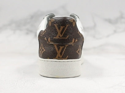 Les sneakers Louis Vuitton Low Femme représentent l’équilibre parfait entre l’élégance emblématique et l’innovation stylistique.