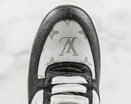 Les sneakers Louis Vuitton Low Femme représentent l’équilibre parfait entre l’élégance emblématique et l’innovation stylistique.