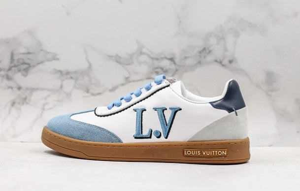 Les sneakers Louis Vuitton Low Femme représentent l’équilibre parfait entre l’élégance emblématique et l’innovation stylistique.