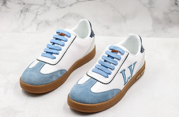 Les sneakers Louis Vuitton Low Femme représentent l’équilibre parfait entre l’élégance emblématique et l’innovation stylistique.