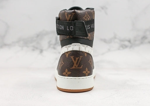 Les sneakers Louis Vuitton Femme représentent l’équilibre parfait entre l’élégance emblématique et l’innovation stylistique.