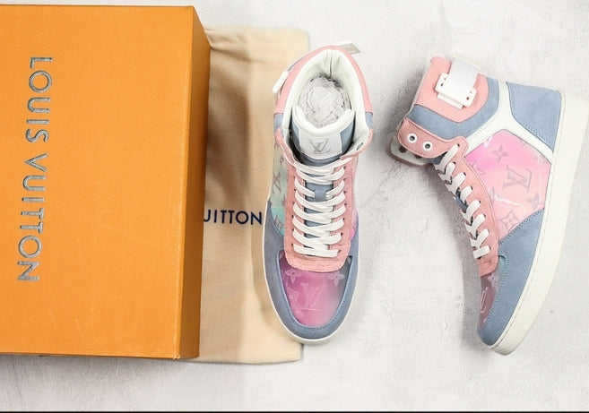 Les sneakers Louis Vuitton Femme représentent l’équilibre parfait entre l’élégance emblématique et l’innovation stylistique.
